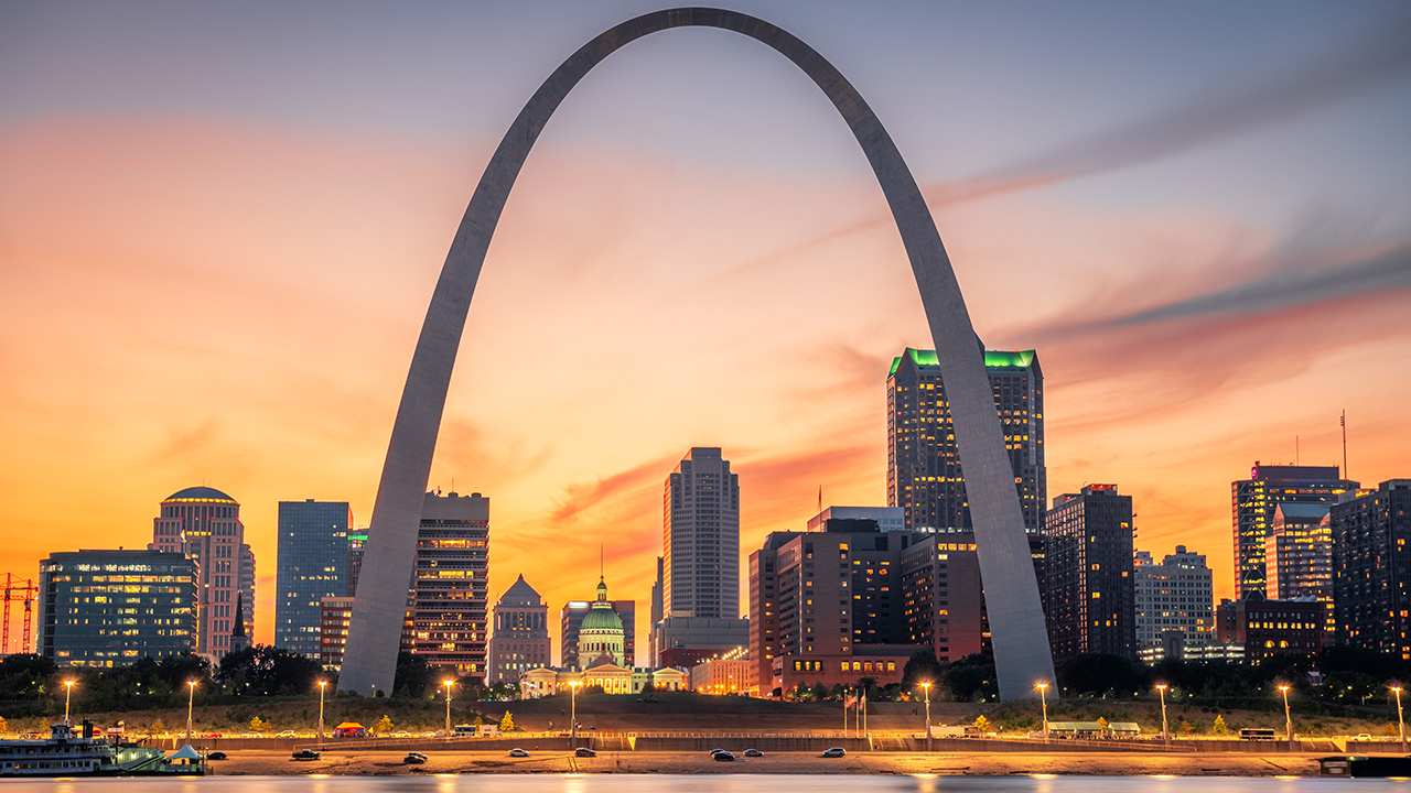 Saint Louis skyline view of arch from East Saint Louis